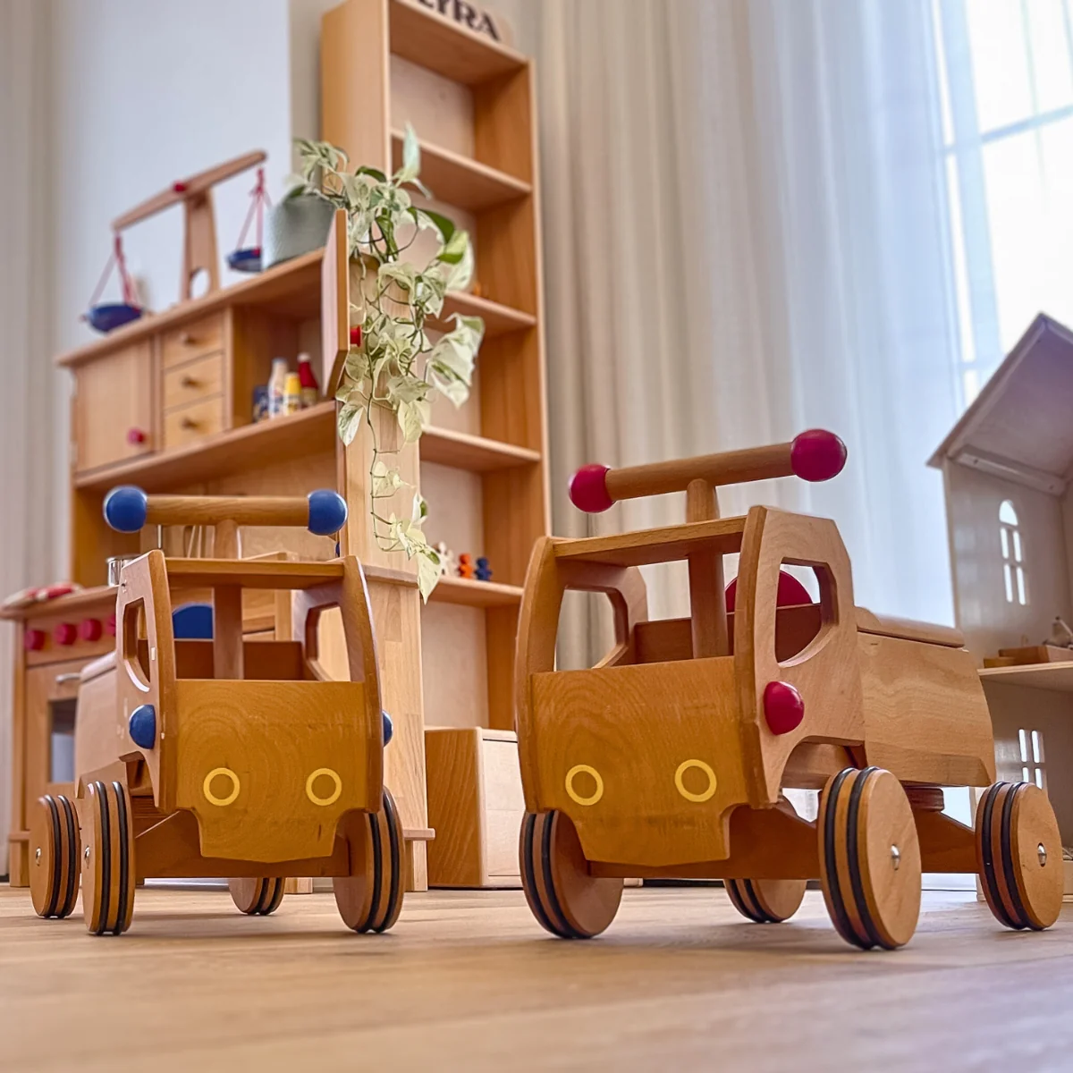 Dynamiko Wooden Ride On - Transporter Blue 'Fred' - Image 12
