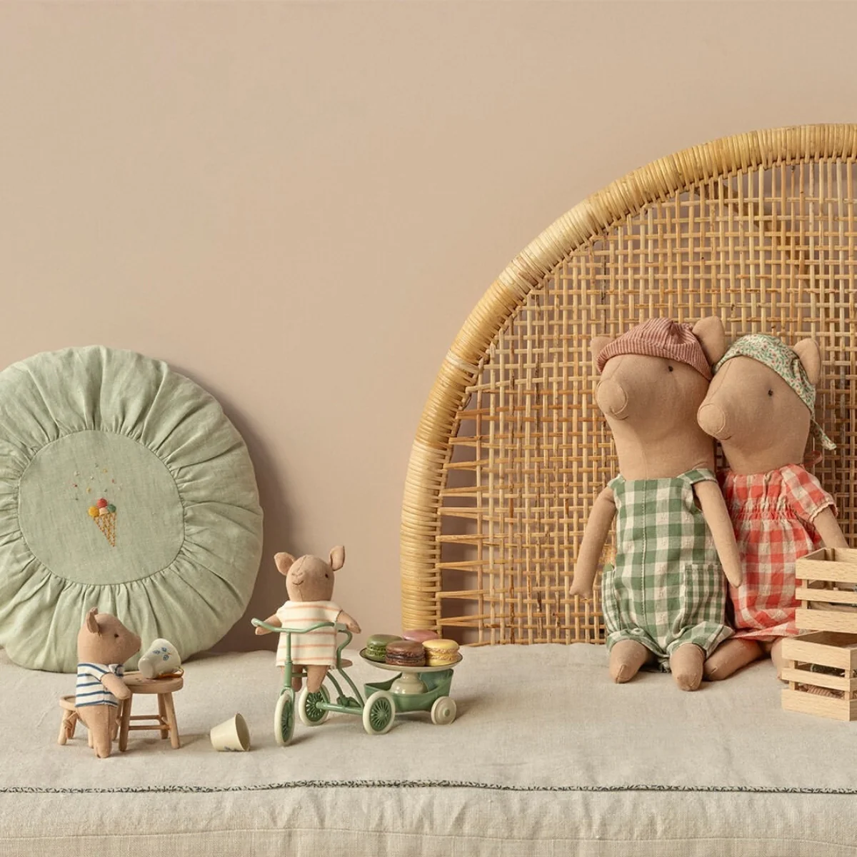 Maileg Macarons and Pastry Stand - Mini - Image 3