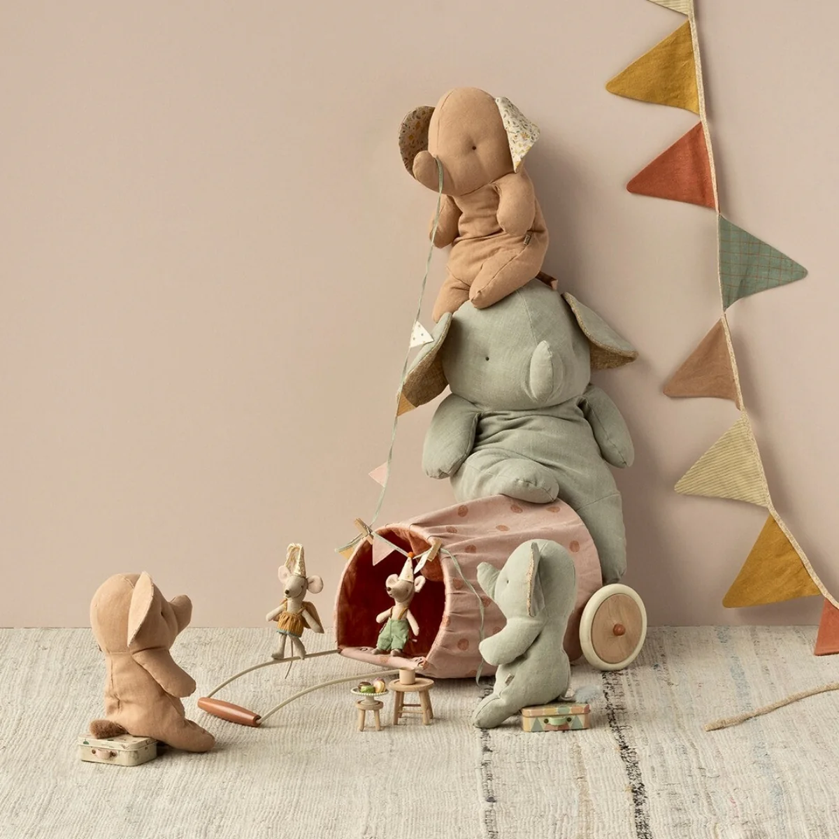 Maileg Lullaby Friends - Elephant Old Rose (2024) - Retired Product - Image 3