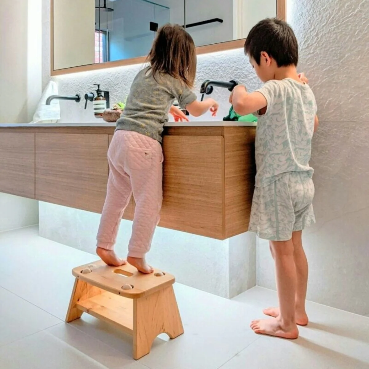 Schollner Rolling Stool - Image 5