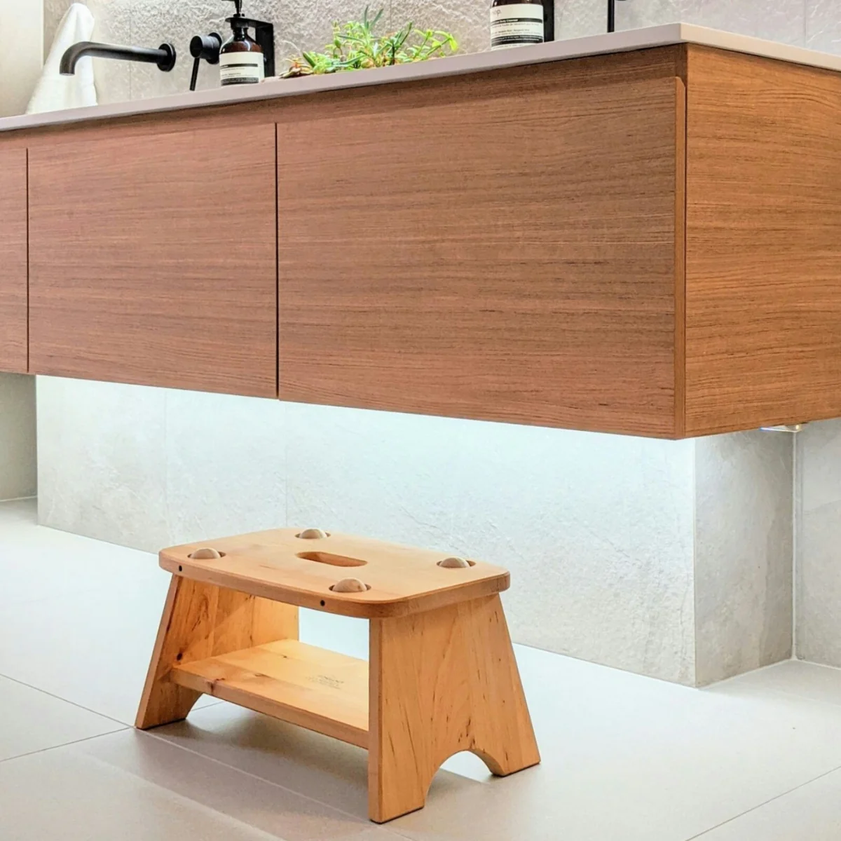 Schollner Rolling Stool - Image 6