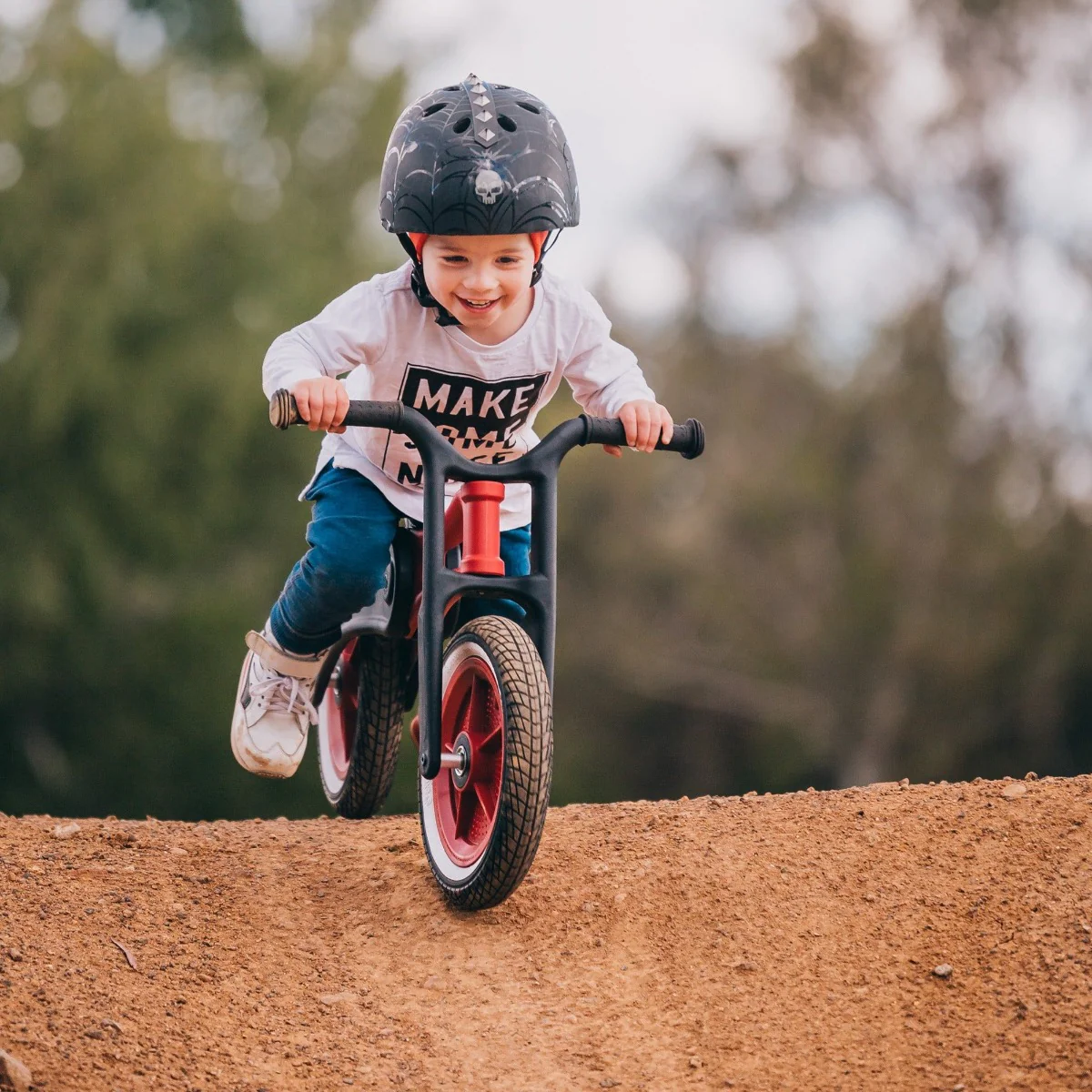 Wishbone Balance Bike 2 in 1 - RE2 Recycled, Durable Plastic - Retired Product - Image 4